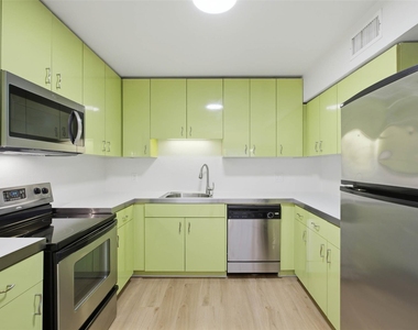 300 Crockett St - Photo Thumbnail 5