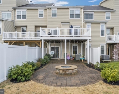 82 Backstretch Way - Photo Thumbnail 4