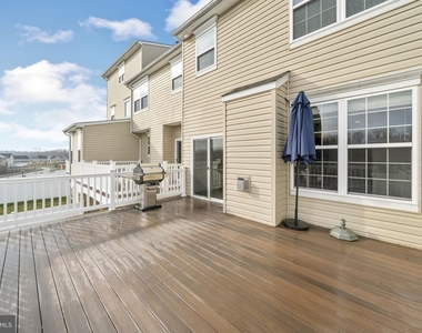 82 Backstretch Way - Photo Thumbnail 18