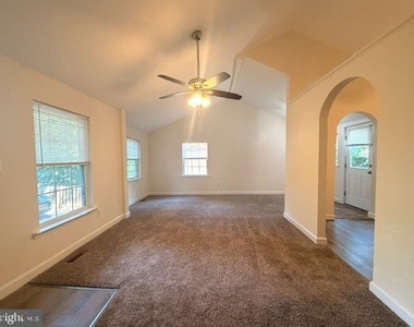 4215 Calvert Drive - Photo Thumbnail 6