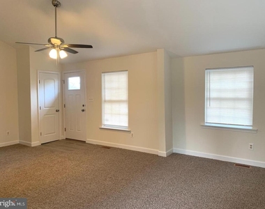 4215 Calvert Drive - Photo Thumbnail 5