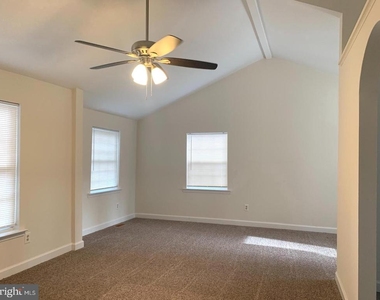 4215 Calvert Drive - Photo Thumbnail 4