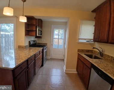 5 Broadship Road - Photo Thumbnail 2