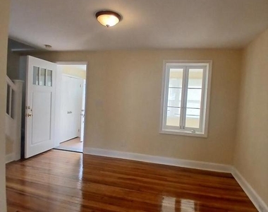 5 Broadship Road - Photo Thumbnail 12