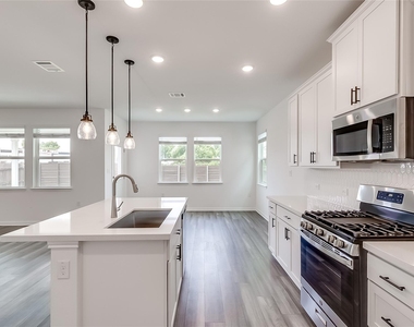 1616 Iberville Dr - Photo Thumbnail 11