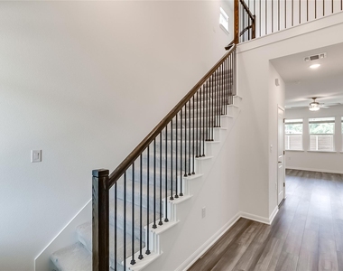 1616 Iberville Dr - Photo Thumbnail 4