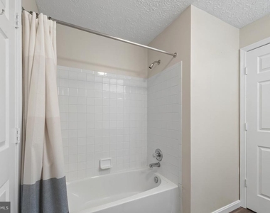 550 Kennington Road - Photo Thumbnail 29
