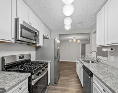 550 Kennington Road - Photo Thumbnail 12