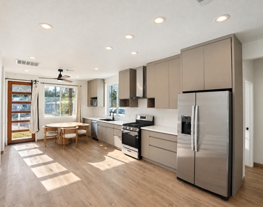 5019 Shoal Creek Blvd - Photo Thumbnail 3
