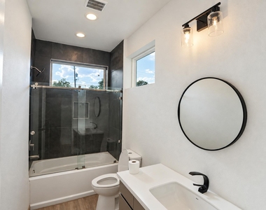 5019 Shoal Creek Blvd - Photo Thumbnail 5