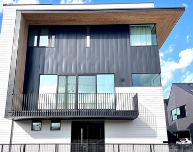 3406 E 17th St - Photo Thumbnail 3