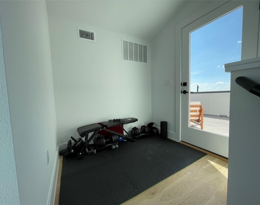 3406 E 17th St - Photo Thumbnail 24