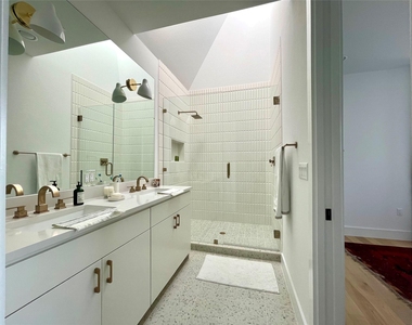 3406 E 17th St - Photo Thumbnail 1