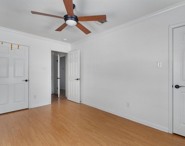 2710 E 3rd St - Photo Thumbnail 13