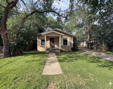 2710 E 3rd St - Photo Thumbnail 22