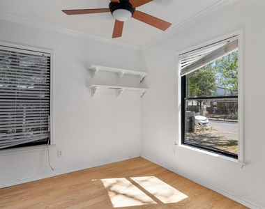 2710 E 3rd St - Photo Thumbnail 15