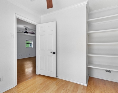 2710 E 3rd St - Photo Thumbnail 16