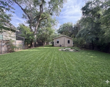 2710 E 3rd St - Photo Thumbnail 25
