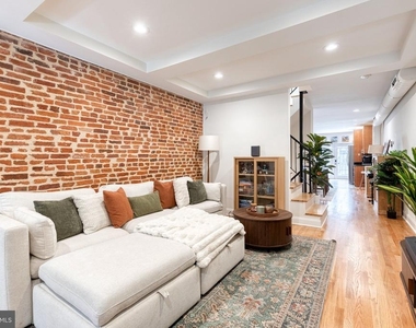 1025 S Bouldin Street - Photo Thumbnail 3