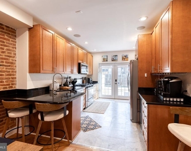 1025 S Bouldin Street - Photo Thumbnail 6