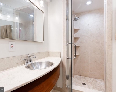 1025 S Bouldin Street - Photo Thumbnail 13