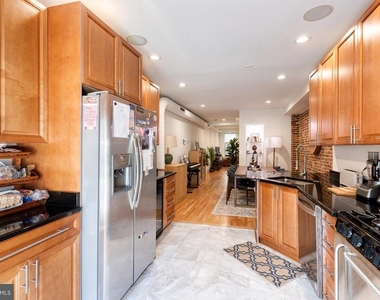1025 S Bouldin Street - Photo Thumbnail 7