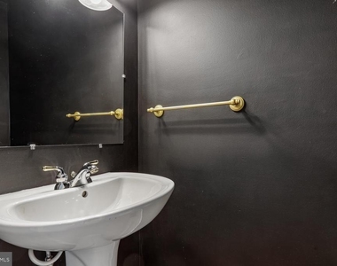 1618 Marshall Street - Photo Thumbnail 8
