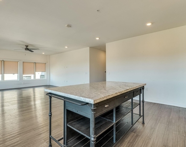 4361 S Congress Ave - Photo Thumbnail 8