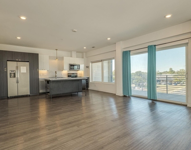 4361 S Congress Ave - Photo Thumbnail 10