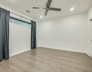 4361 S Congress Ave - Photo Thumbnail 19
