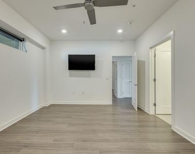 4361 S Congress Ave - Photo Thumbnail 16