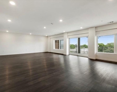 4361 S Congress Ave - Photo Thumbnail 5