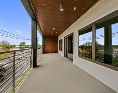 4361 S Congress Ave - Photo Thumbnail 15