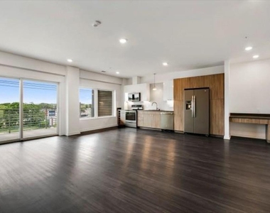 4361 S Congress Ave - Photo Thumbnail 4
