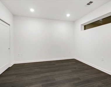 4361 S Congress Ave - Photo Thumbnail 13
