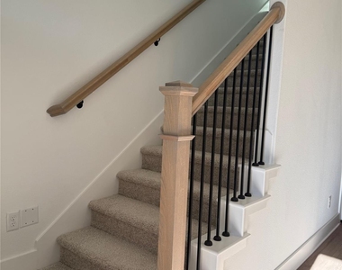 221 Groveland Dr - Photo Thumbnail 2