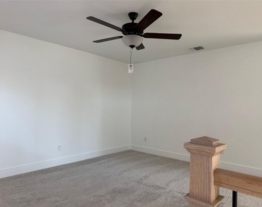 221 Groveland Dr - Photo Thumbnail 12