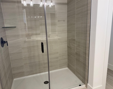 221 Groveland Dr - Photo Thumbnail 15