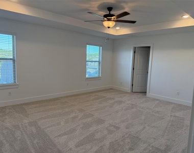 221 Groveland Dr - Photo Thumbnail 13
