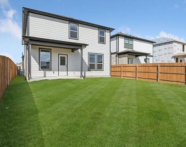221 Groveland Dr - Photo Thumbnail 18