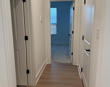 221 Groveland Dr - Photo Thumbnail 4