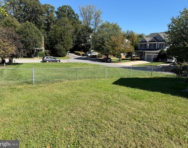 201 Giddings Avenue - Photo Thumbnail 9