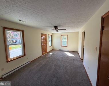 201 Giddings Avenue - Photo Thumbnail 5