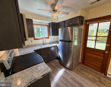 201 Giddings Avenue - Photo Thumbnail 3