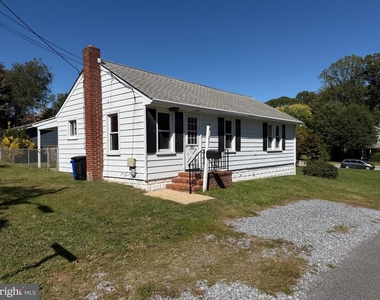 201 Giddings Avenue - Photo Thumbnail 1