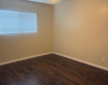908 Guadalupe St - Photo Thumbnail 10