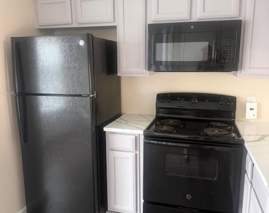 908 Guadalupe St - Photo Thumbnail 4