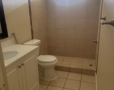 908 Guadalupe St - Photo Thumbnail 11