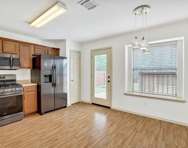 1405 Scottsdale Dr - Photo Thumbnail 5