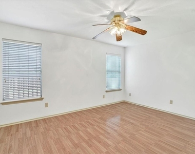 1405 Scottsdale Dr - Photo Thumbnail 7